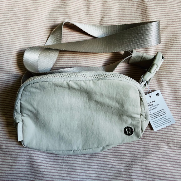 NWT Lululemon Everywhere Belt Bag White Opal - Picture 4 of 7